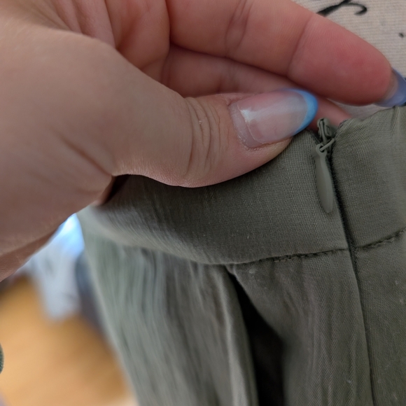 Dynamite Sage Green Women's High Waist Olive Crinkle Shorts New With Tags Large - Picture 3 of 5